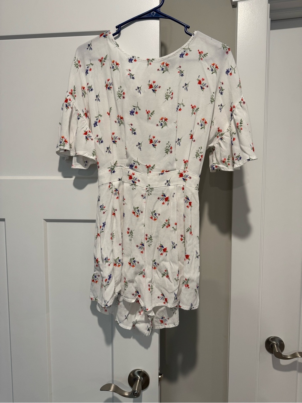Forever 21 White Floral Open Back Romper Medium